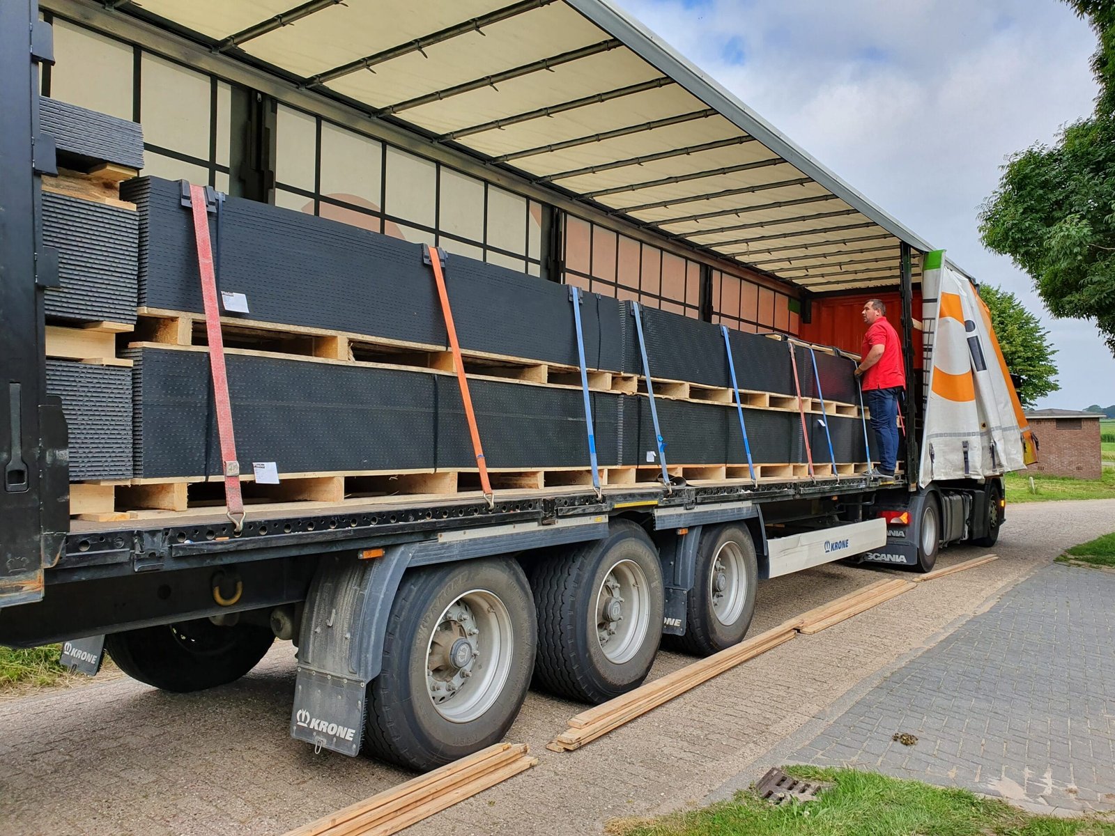 kunststof rijplaten op transport